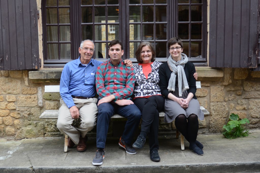 traditionalfamilyphotoinfrontofjeanandfrancoiseshomewhichusedtobehermothermanottes.jpg